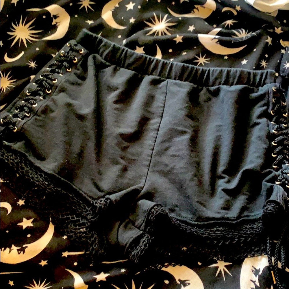 Hot Topic Black lace up short shorts